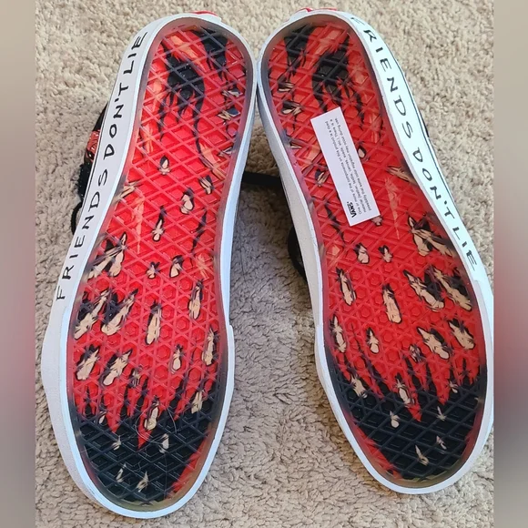 Stranger Things x Sk8-Hi Reissue 'Upside Down' Vans - Picture 6 of 11